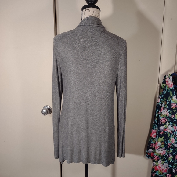 "Lulu B" Cardigan Sweater, size S, thin poly-knit, button less, grey - Picture 6 of 8